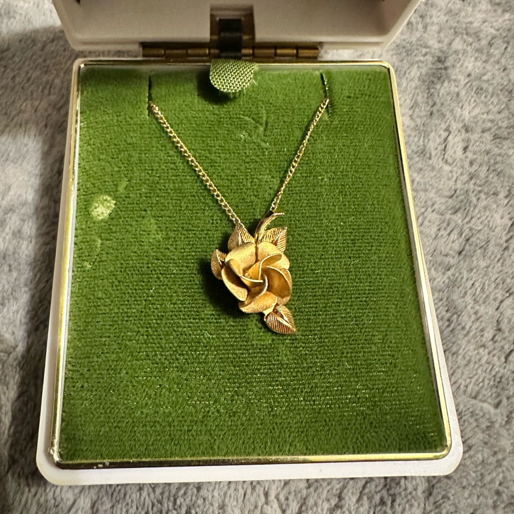 Vintage Gold Rose Pendant Necklace 12k plated